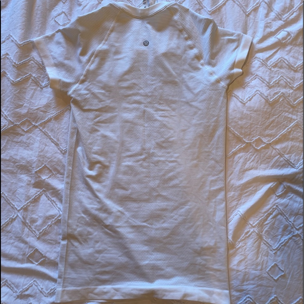 white lululemon swiftly tech short sleeve